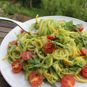 Zucchininudeln mit Avocadocreme